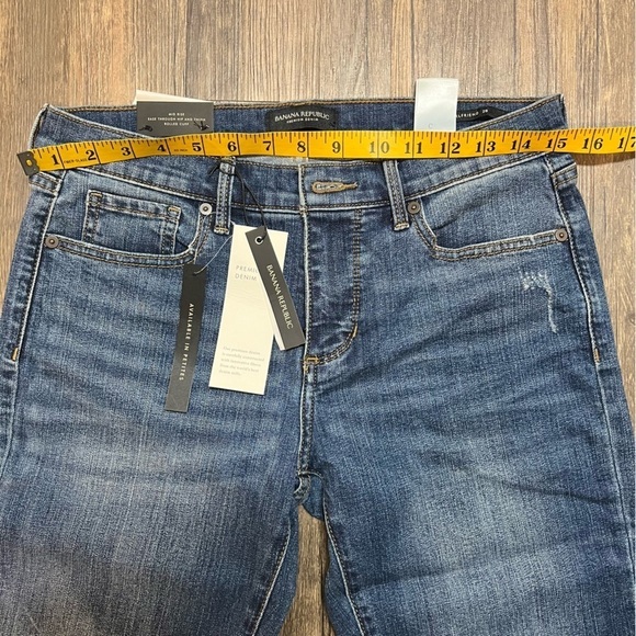 NWT Banana Republic Denim Girlfriend Mid Rise Jean Rolled Hem Size 28 - Picture 12 of 13